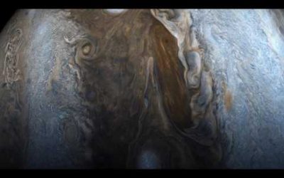 La sonda Juno pasando muy cerca de Jupiter